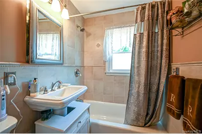 31 Garden Boulevard, Hicksville, NY 11801 - Photo 12