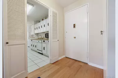 400 High Point Drive #409, Hartsdale, NY 10530 - Photo 2