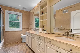 532 E Shore Rd, Great Neck, NY 11024 - Photo 18