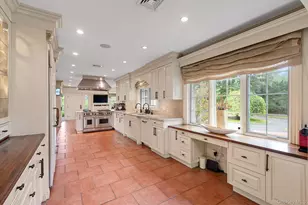 532 E Shore Rd, Great Neck, NY 11024 - Photo 10