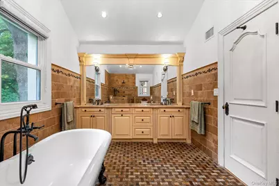 532 E Shore Road, Great Neck, NY 11024 - Photo 16