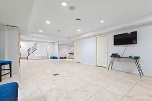 532 E Shore Rd, Great Neck, NY 11024 - Photo 22