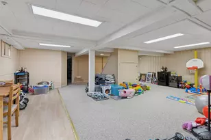 2147 Seneca Dr N, Merrick, NY 11566 - Photo 20