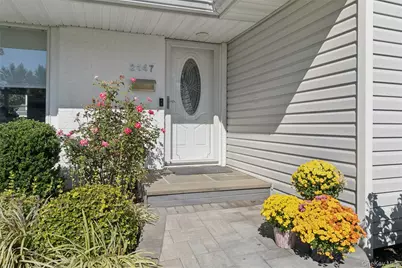 2147 Seneca Drive N, Merrick, NY 11566 - Photo 26