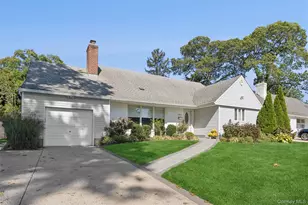 2147 Seneca Dr N, Merrick, NY 11566 - Photo 2