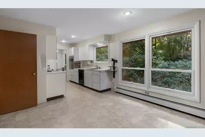 8 Bykenhulle Road, Hopewell Junction, NY 12533 - Photo 18