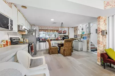 31 Holbrook Road, Centereach, NY 11720 - Photo 4