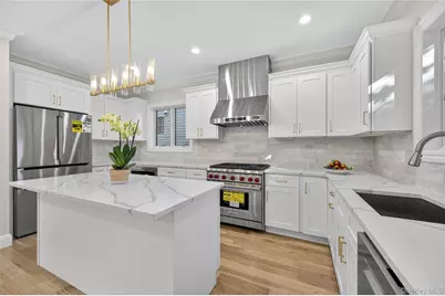 80 Clapham Avenue, Manhasset, NY 11030 - Photo 8