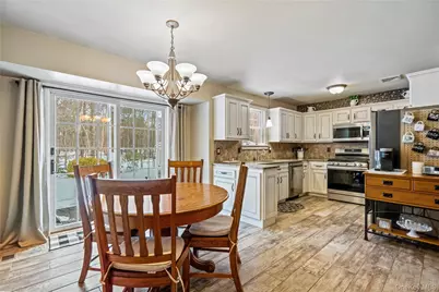 27 Evelyn Court, Manorville, NY 11949 - Photo 8