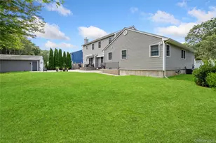 27 Evelyn Ct, Manorville, NY 11949 - Photo 6