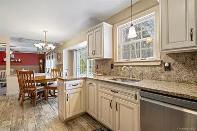 27 Evelyn Court, Manorville, NY 11949 - Photo 8