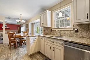 27 Evelyn Ct, Manorville, NY 11949 - Photo 8