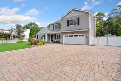 27 Evelyn Court, Manorville, NY 11949 - Photo 2