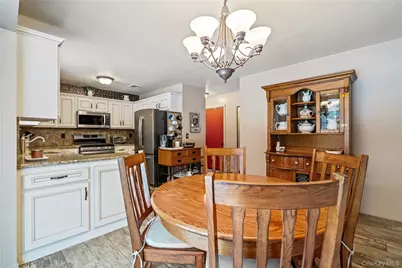 27 Evelyn Court, Manorville, NY 11949 - Photo 12