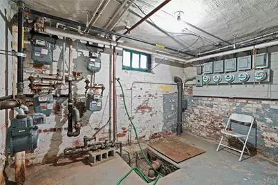 72-07 73 Street, Glendale, NY 11385 - Photo 32