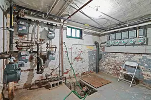 72-07 73 St, Glendale, NY 11385 - Photo 32