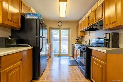 72 Gauguin Court Gauguin Court #72, Middle Island, NY 11953 - Photo 12