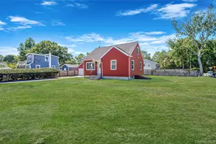 1454 E Forks Rd, Bay Shore, NY 11706 - Photo 2