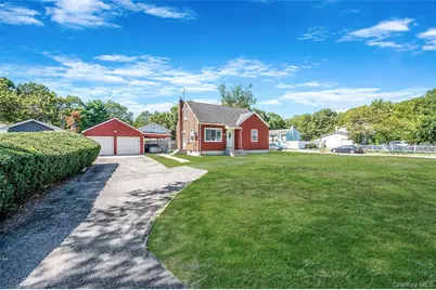 1454 E Forks Road, Bay Shore, NY 11706 - Photo 4