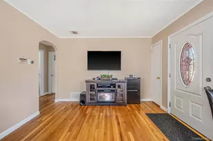 1454 E Forks Rd, Bay Shore, NY 11706 - Photo 10