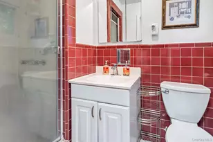 125 Colonial Rd, Great Neck, NY 11021 - Photo 22