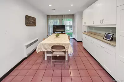 125 Colonial Road, Great Neck, NY 11021 - Photo 18