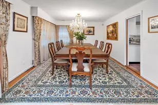 125 Colonial Rd, Great Neck, NY 11021 - Photo 12