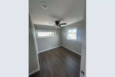 20 Bayview Avenue, Howard Beach, NY 11414 - Photo 8