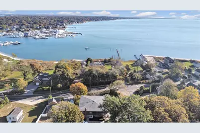 40 Canoe Place #3, Hampton Bays, NY 11946 - Photo 2