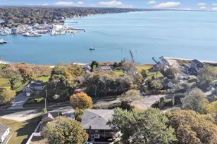 40 Canoe Pl, Hampton Bays, NY 11946 - Photo 2