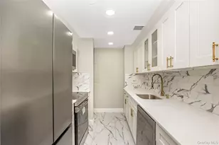 100 Hilton Ave, Garden City, NY 11530 - Photo 10