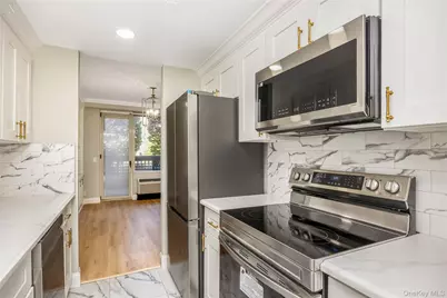 100 Hilton Avenue #M27, Garden City, NY 11530 - Photo 12