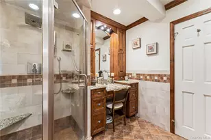 20 Canterbury Rd, Great Neck, NY 11021 - Photo 12