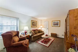 20 Canterbury Rd, Great Neck, NY 11021 - Photo 14