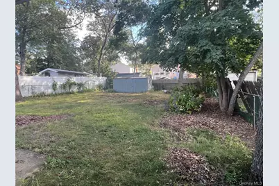 10 Cedarhurst Avenue, Selden, NY 11784 - Photo 16