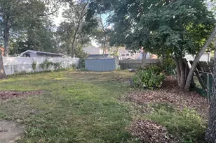 10 Cedarhurst Ave, Selden, NY 11784 - Photo 16