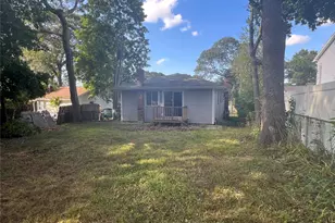 10 Cedarhurst Ave, Selden, NY 11784 - Photo 14