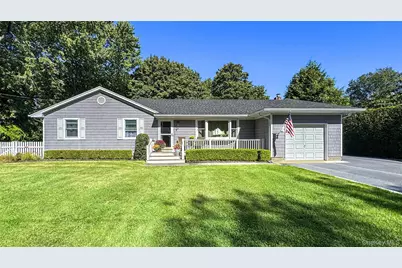9 Linda Lane, East Moriches, NY 11940 - Photo 2