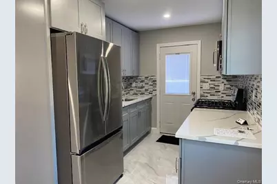 154 Charter Oaks, Brentwood, NY 11717 - Photo 8