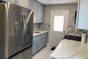 154 Charter Oaks, Brentwood, NY 11717 - Photo 10