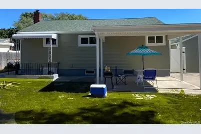 154 Charter Oaks, Brentwood, NY 11717 - Photo 32