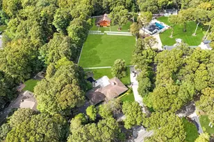 109 Oakside Dr, Smithtown, NY 11787 - Photo 2