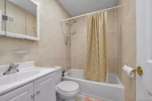 88-10 70th Rd, Forest Hills, NY 11375 - Photo 10