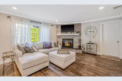 31 Dillon Drive, Dix Hills, NY 11746 - Photo 16