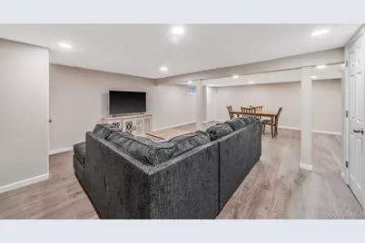 31 Dillon Drive, Dix Hills, NY 11746 - Photo 34