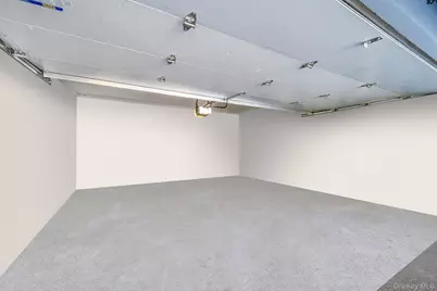 31 Dillon Drive, Dix Hills, NY 11746 - Photo 38