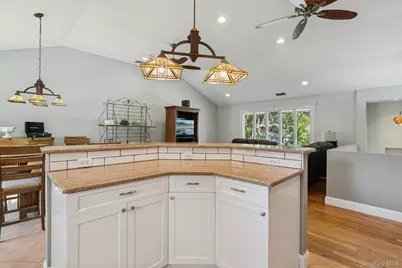 12 Wesleyan Road, Commack, NY 11725 - Photo 10