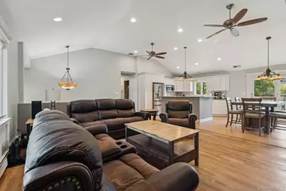 12 Wesleyan Road, Commack, NY 11725 - Photo 6