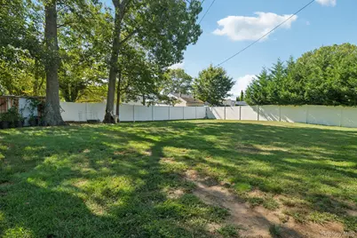 12 Wesleyan Road, Commack, NY 11725 - Photo 28