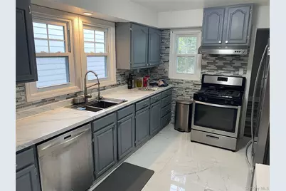 7 Woods Place, Middletown, NY 10940 - Photo 2